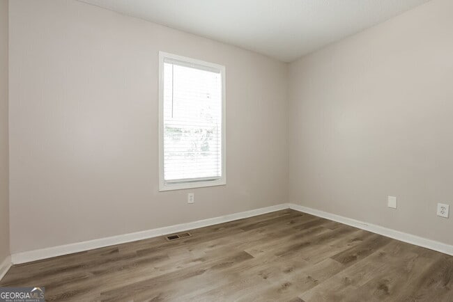 Building Photo - 5952 Tate Dr