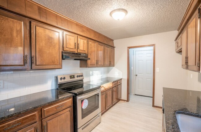 Building Photo - Great Location 3 Bed 2 Bath Home For Rent