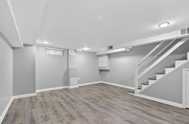 Building Photo - Totally Updated 3 + 2 on Crittenden