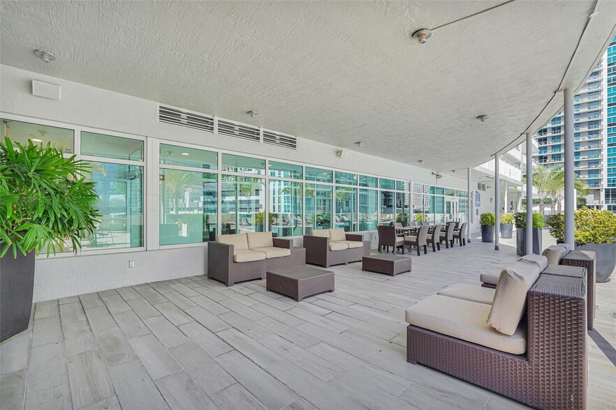 Building Photo - 1250 S Miami Ave