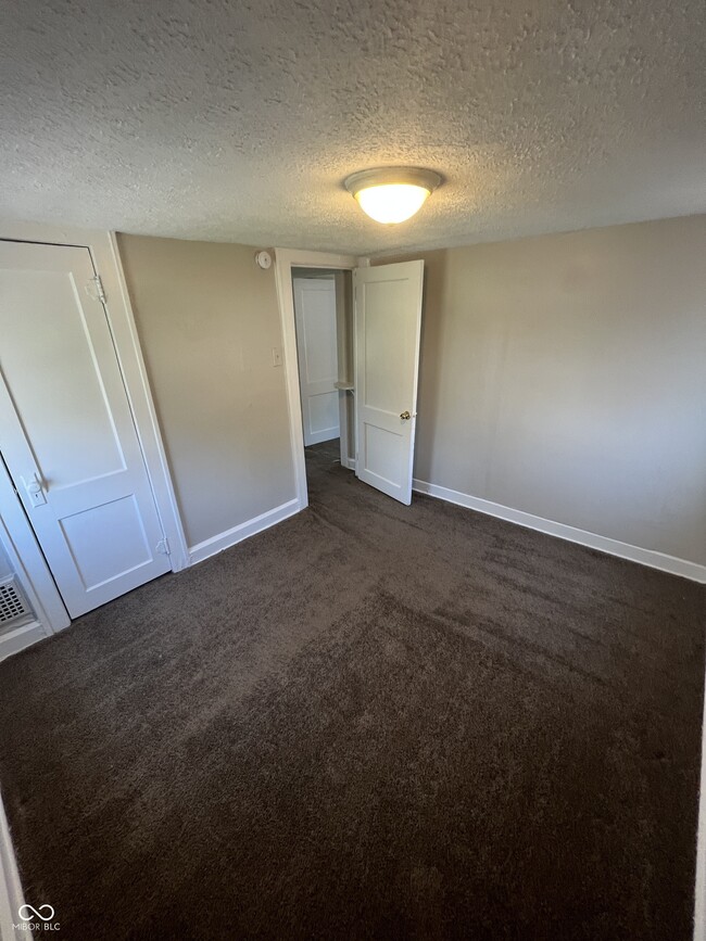 Building Photo - 329 W 41st St