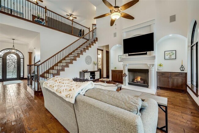 Building Photo - 17005 Northlake Hills Dr