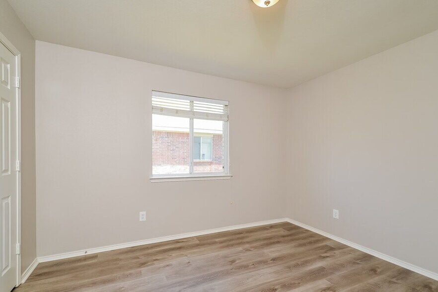 Building Photo - 1232 Wenatchee Dr