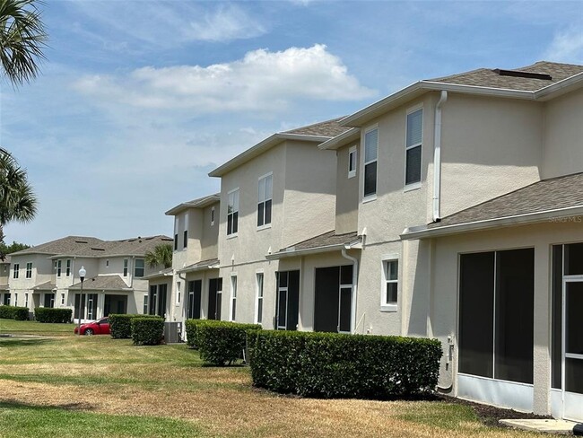 Building Photo - 1280 Priory Cir