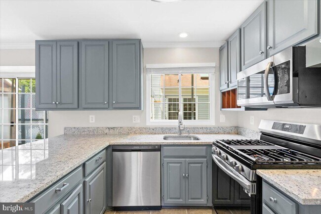 Building Photo - 461 Foxridge Dr SW