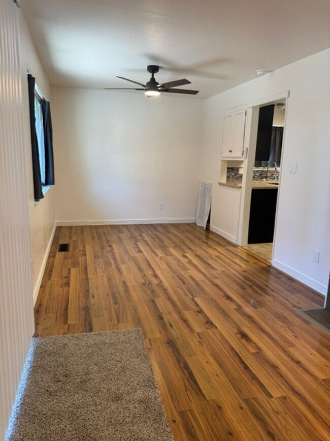 Building Photo - Beautiful 4 Bedroom 2 Bathroom Home with Solar!