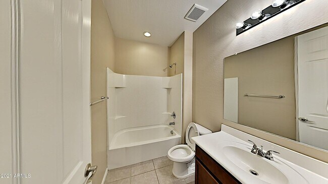 Building Photo - beautiful 3ba 2bth Laveen home