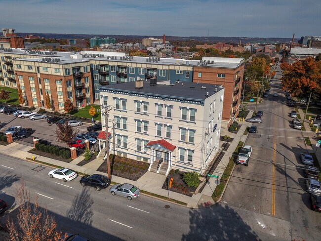 Building Photo - 130-134 William Howard Taft Road