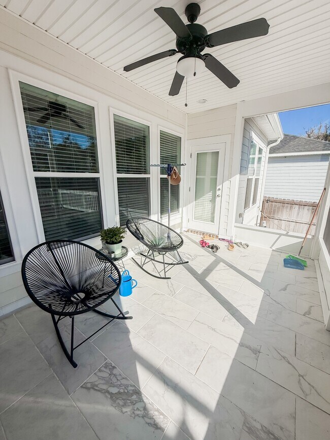 Building Photo - 5742 Vlg Rdg Ln