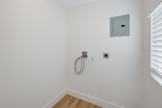 Building Photo - 2710 Chaffee St