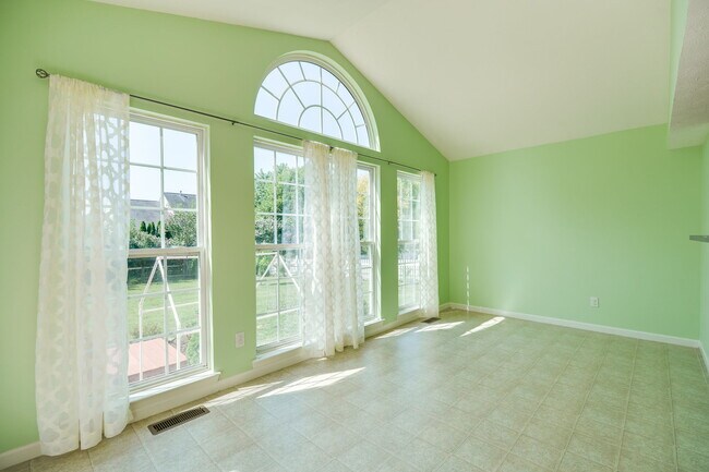 Building Photo - 2233 Oakbrook Blvd