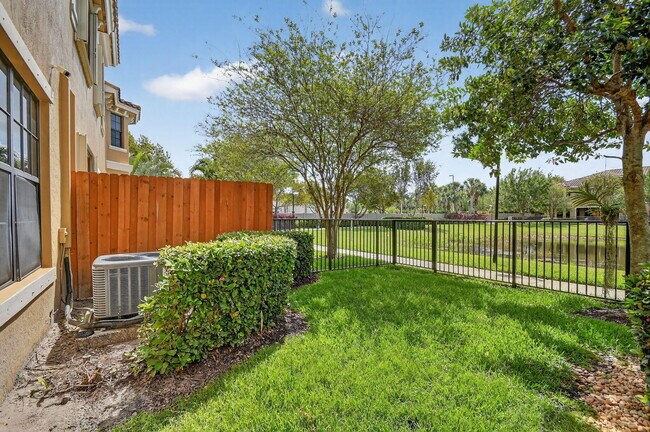 Building Photo - 10457 Wellington Parc Dr