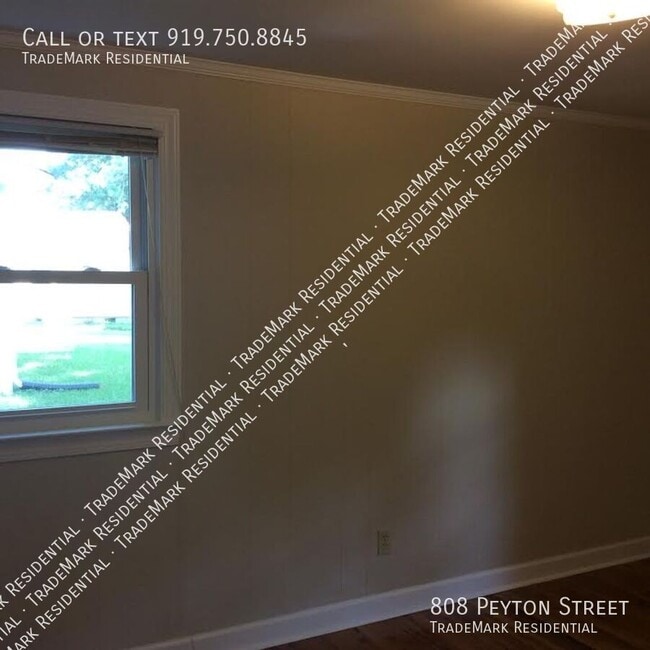 Building Photo - 808 Peyton St