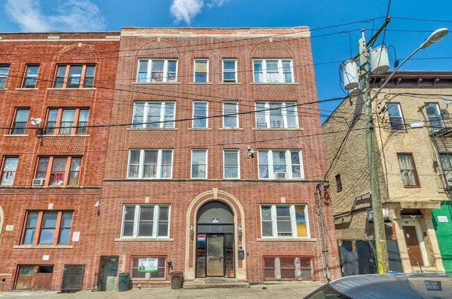 Primary Photo - 192 Clinton Ave