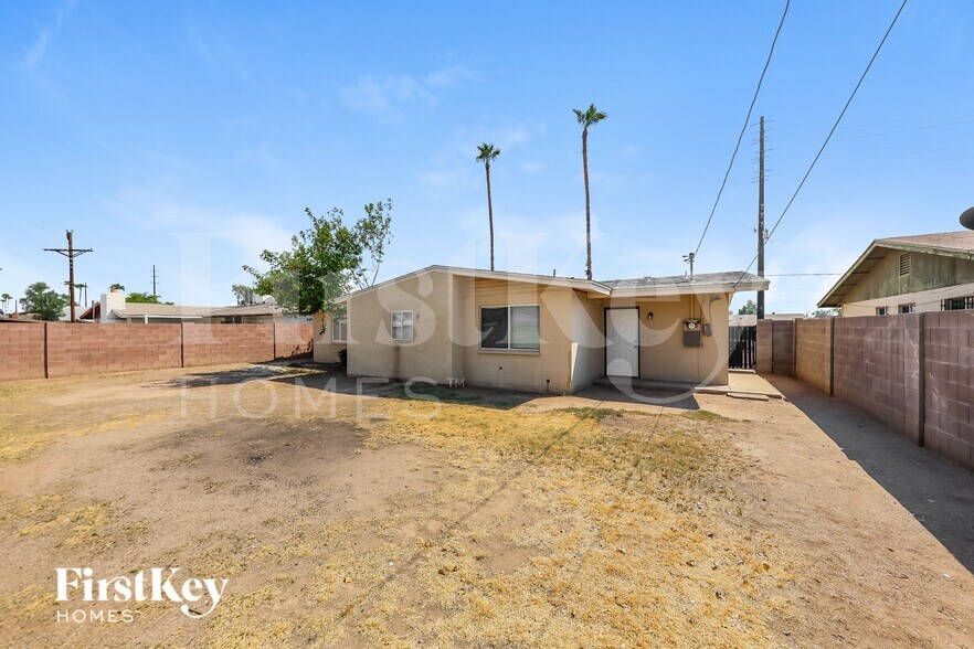 Building Photo - 3816 W Northern Ave