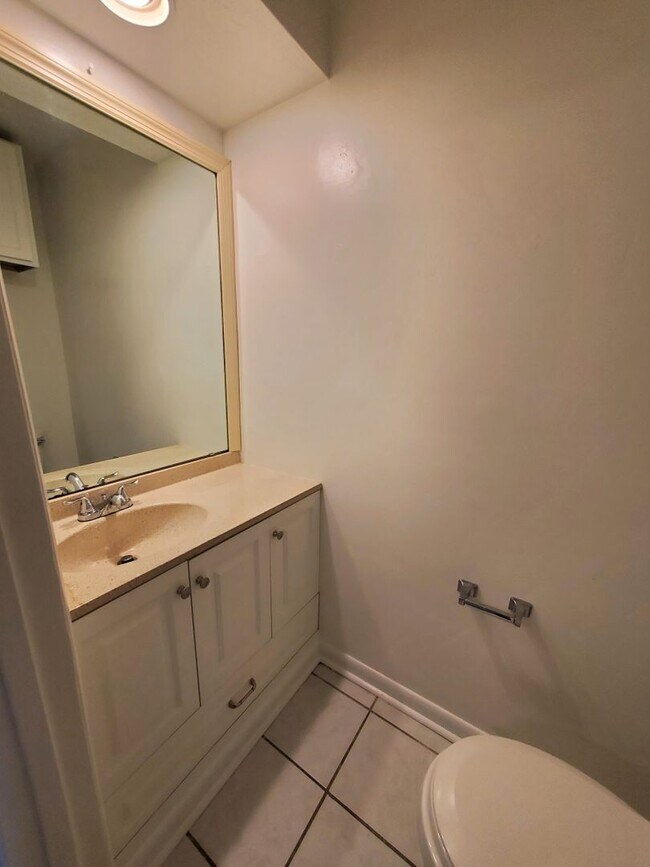 Building Photo - FOR RENT 2 bedroom 1.5 bath townhome