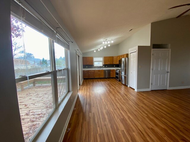 Building Photo - Beautiful 4 Bedroom home in Plainfield! Huge Storage!