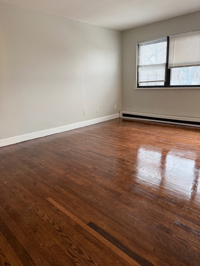 Building Photo - 14 Amsterdam Pl