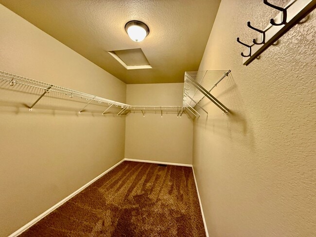 Building Photo - Amazing Views with this 3 bed, 2.5 bath Townhome