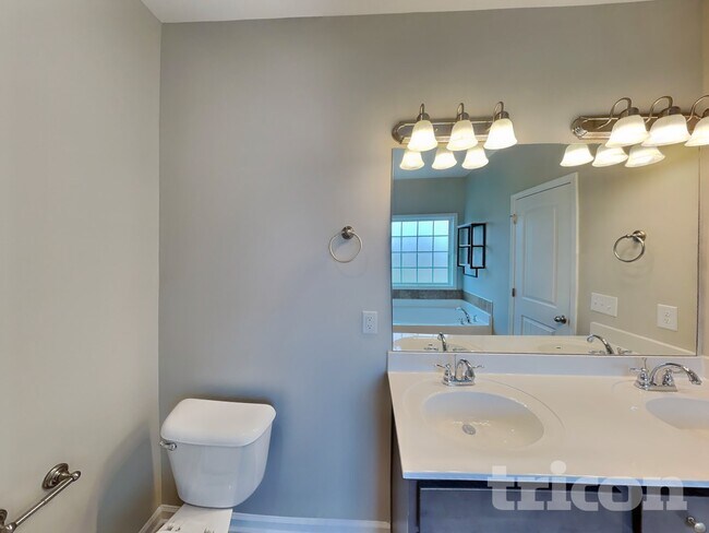 Building Photo - 920 Beverly Ct