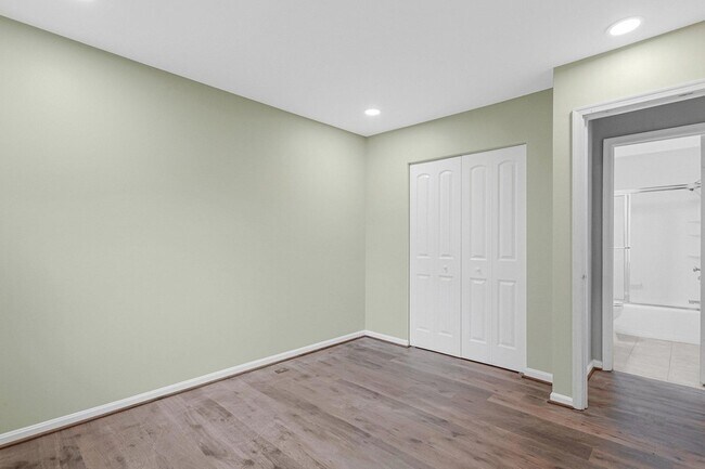 Building Photo - 1675 Ridgely Ct