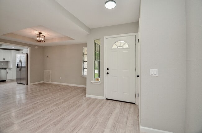 Building Photo - 22018 Grand Forks Dr