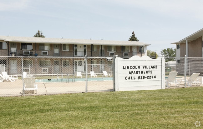 Lincoln Village Apartments - Harrison Street Apartments