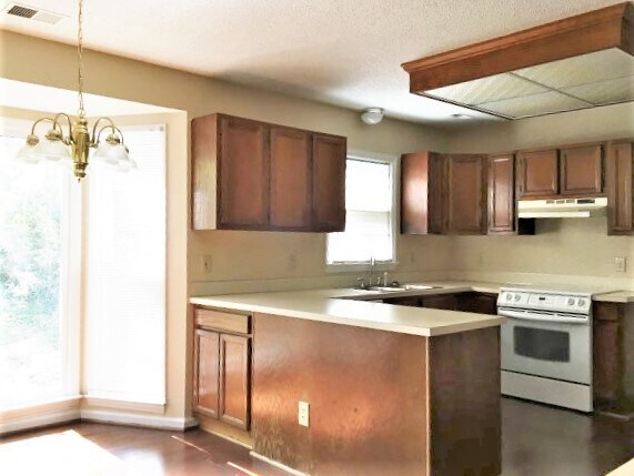 Building Photo - 2601 Briar Ridge Dr