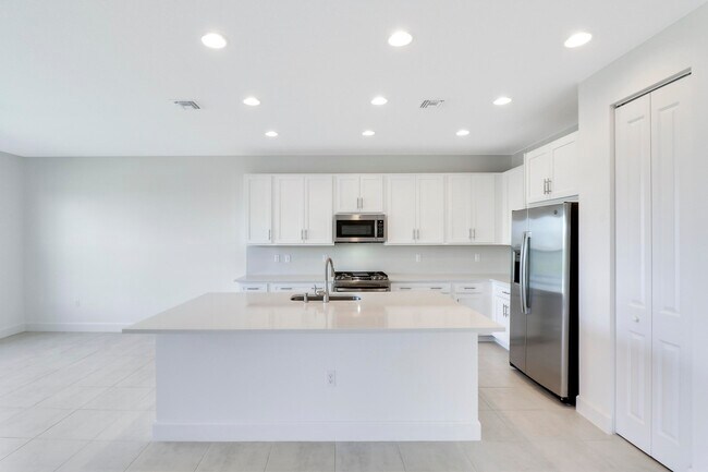 Building Photo - 13439 SW River Rock Rd