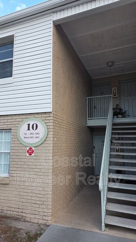 Building Photo - 7210 N Manhattan Ave