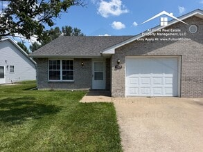 Building Photo - Sabre Circle 427–429 Duplex