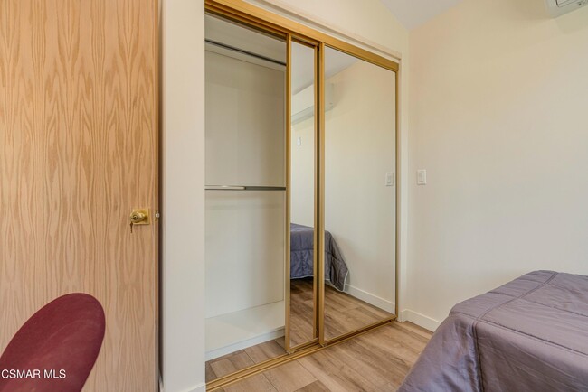 Building Photo - 116 S Glenroy Ave