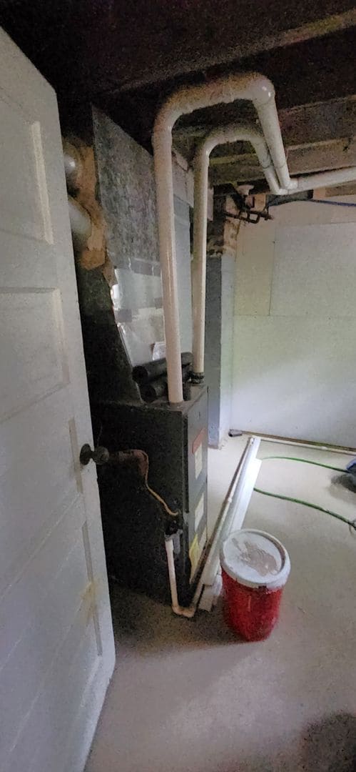 Building Photo - Large, beautifully updated well insulated ...