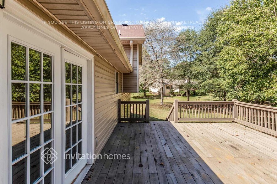 Building Photo - 215 Merrydale Dr