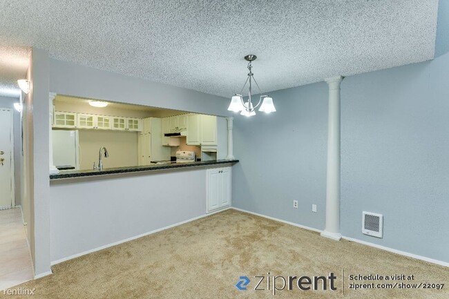 Building Photo - 2 br, 2 bath Condo - 13680 NE 69th St, Red...