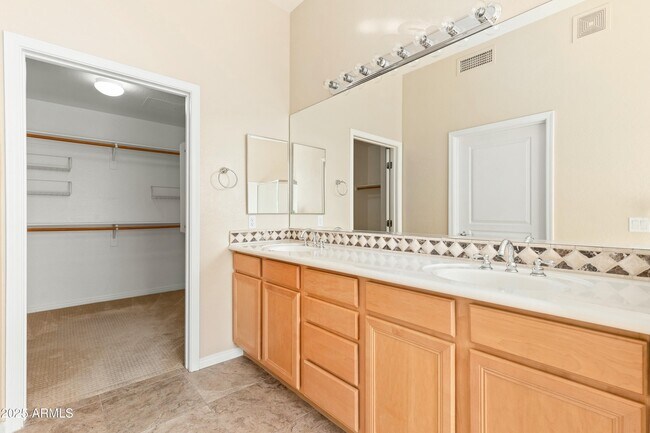 Building Photo - 2989 N 44th St