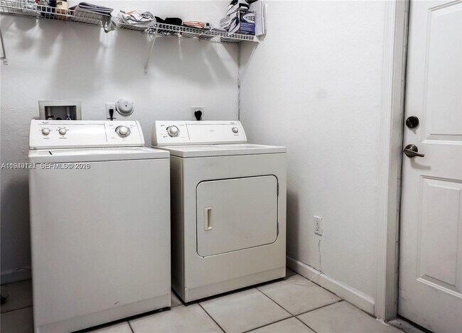 Building Photo - 2227 Portofino Ave