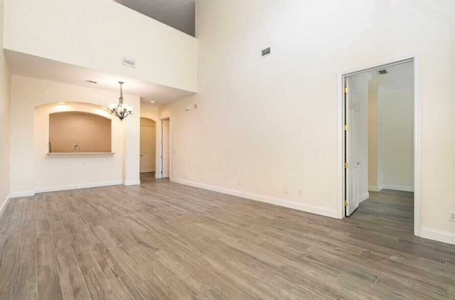 Building Photo - 8410 Maria Ct