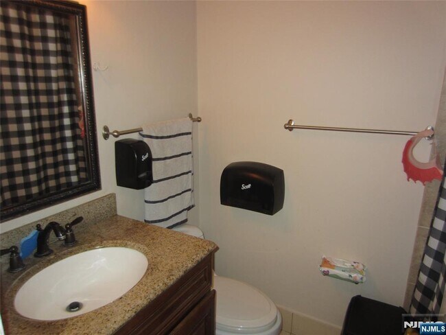 Building Photo - 233 Midland Ave