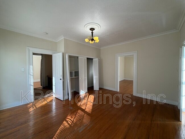 Building Photo - 125 S Willard Ave