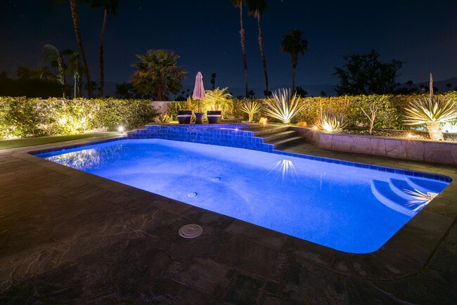 Building Photo - 41215 Carlotta Dr