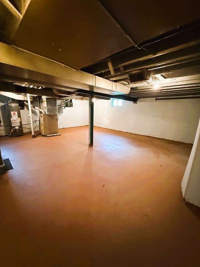 Building Photo - Spacious 3 Bedroom Rental!