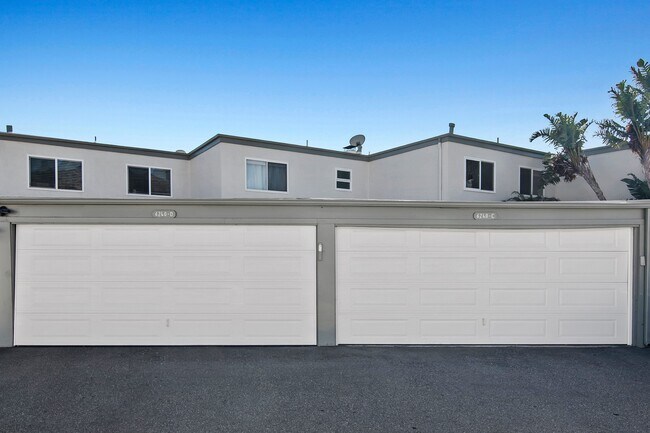 Building Photo - 6240 Tapia Dr