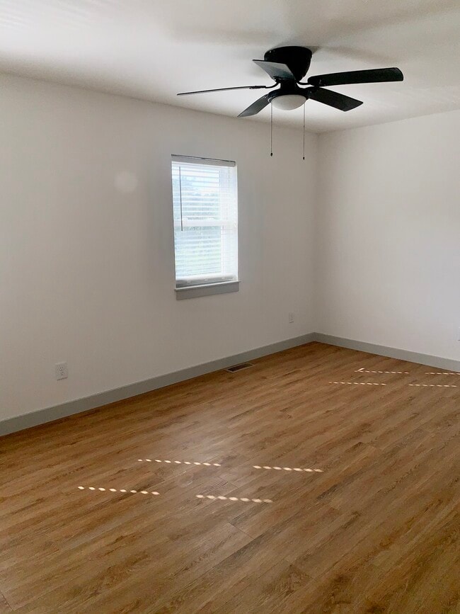 Building Photo - 1483 Theresa Dr