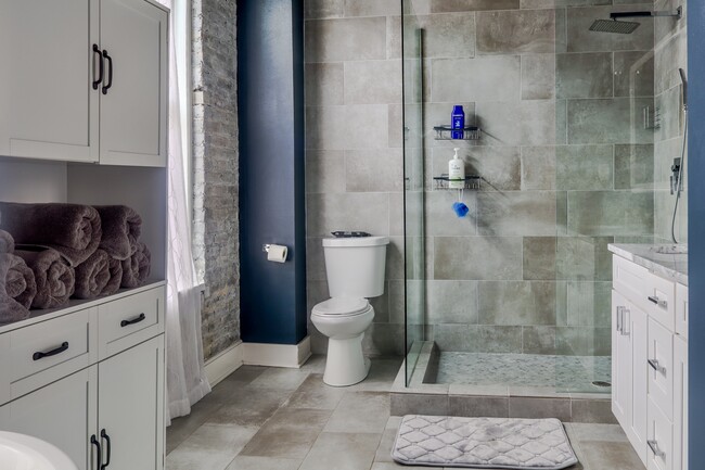 Building Photo - FURNISHED LUXURY LOFT (SHORT TERM / INSURANCE)