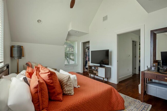 Building Photo - 2812 Oak Springs Dr