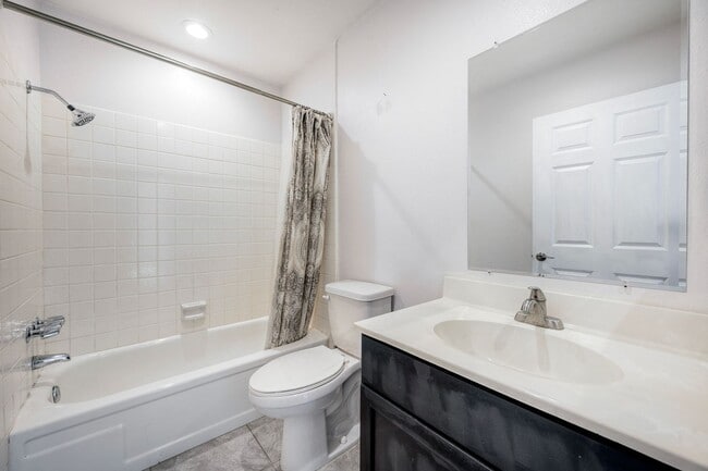 Building Photo - Rancho Bernardo 55+ Community Attached Home 2 Bed, 2 Ba with Patio, Private yard and Laundry