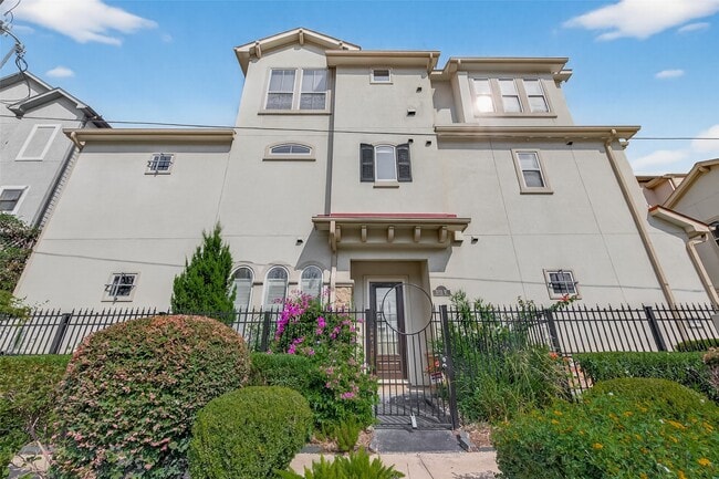 Building Photo - 931 W 23rd St