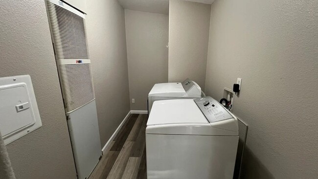 Building Photo - Beautiful Solar-Powered 3 Bedroom Home