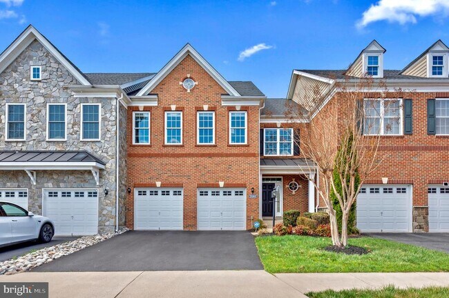 Building Photo - 23303 Mount Middleton Square